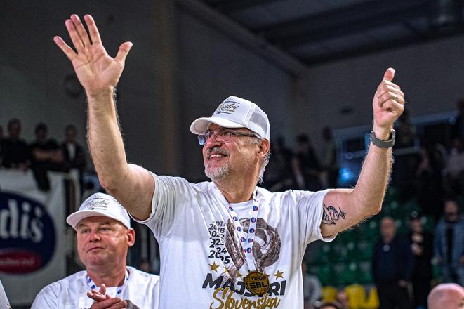 Levice sú v basketbale šesťnásobným majstrom. Gabriel Földi bol ako spolumajiteľ pri posledných štyroch tituloch za sebou.