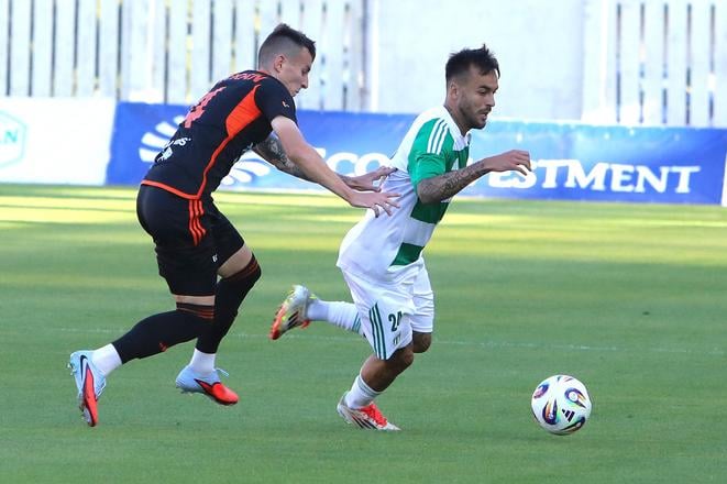 Na snímke Oliver Luterán (Ružomberok) a Tomáš Smejkal (Skalica) počas dohrávky 2. kola Niké ligy MFK Ružomberok - MFK Skalica v Ružomberku 12. augusta 2025. 