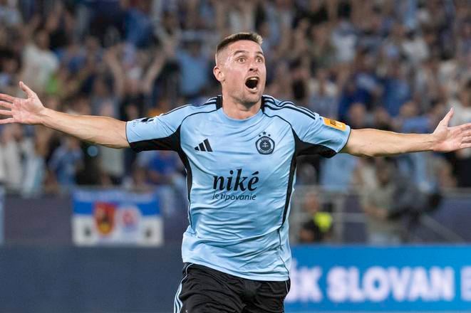 Róbert Mak (Slovan) sa teší z gólu.