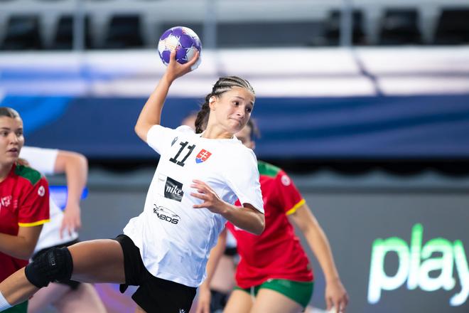Barbora Karkušová v zápase proti Portugalsku, ktorým sa začala úspešná púť slovenských kadetiek na ME hráčok do 17 rokov v Čiernej Hore.