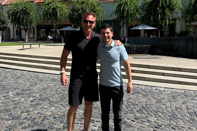 Marián Hossa s Kylom Davidsonom na námestí v Trenčíne.