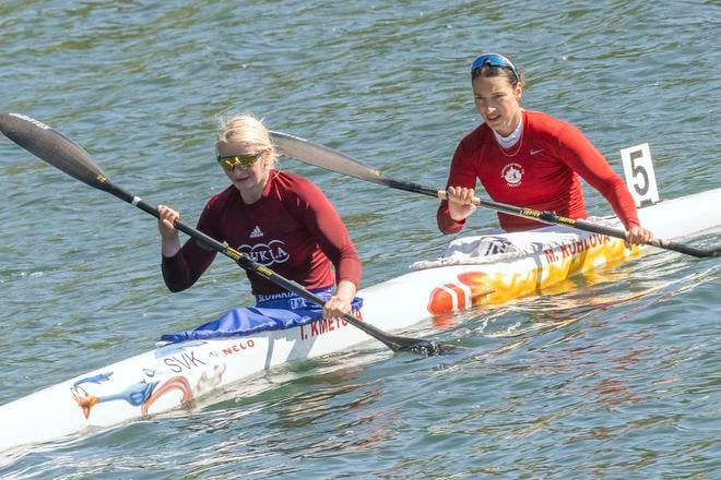 Katarína Pecsuková (vľavo) a Dagmar Čulenová zvíťazili vlani na Zemníku v K2 na 500 metrov na prvých kvalifikačných pretekoch slovenskej rýchlostnej kanoistiky.