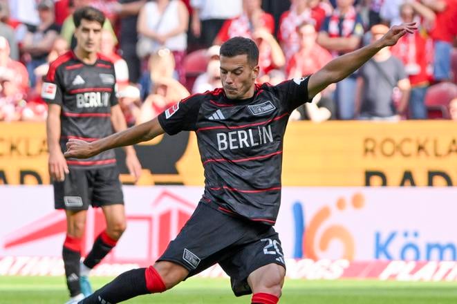 Slovenský futbalový reprezentant Lászlo Bénes v drese Unionu Berlín.