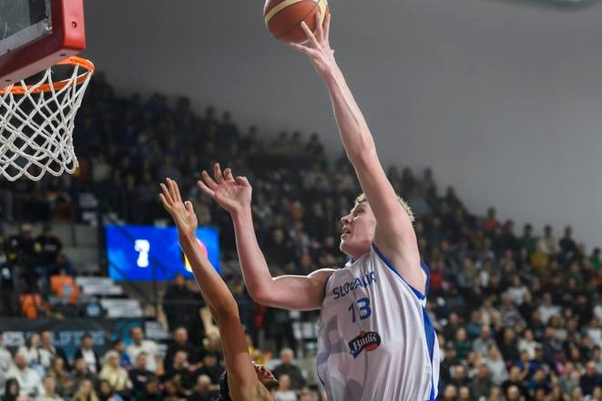 Zľava Ismael Bako (Belgicko) a Tomáš Pavelka (Slovensko).