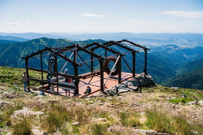 Once a ski lift station, the site on Chopok is now a striking swing and mountain lookout.
