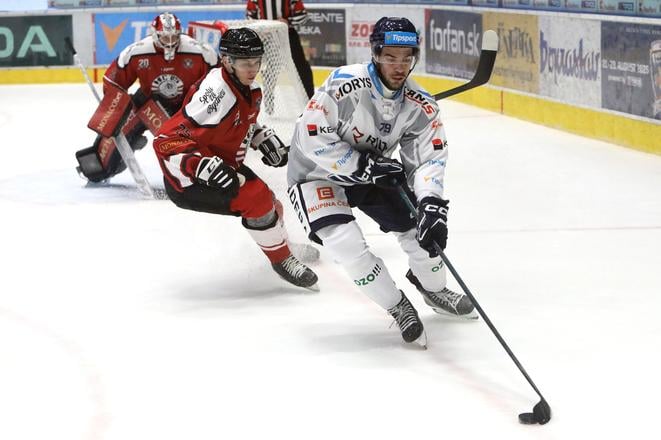 Christian Michalčin (Banská Bystrica, vľavo) a Martin Hanzi (Vítkovice) počas 27. ročníka Memoriálu Pavla Zábojníka vo Zvolene.