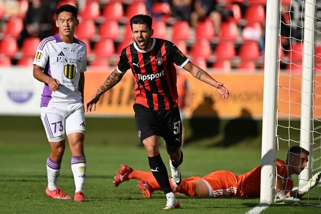 Tráč Trnavy Michal Ďuriš sa teší z gólu počas zápasu 5. kola Niké ligy medzi KFC Komárno a FC Spartak Trnava v Zlatých Moravciach v nedeľu 24. augusta 2025.