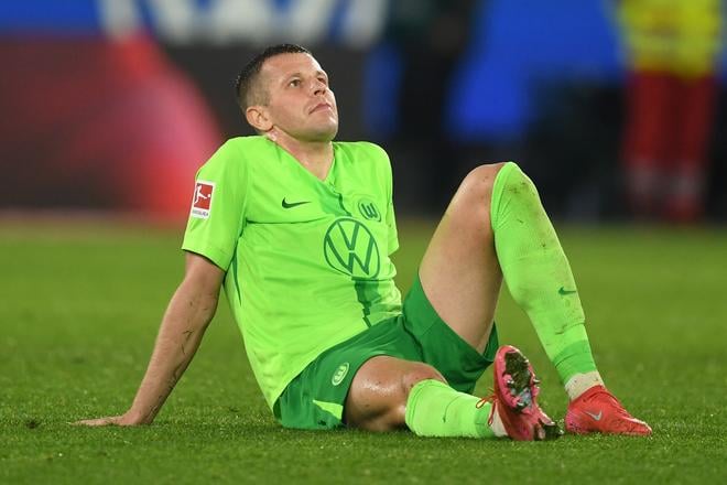 Denis Vavro sa hneď v úvode sezóny zranil a niekoľko mesiacov si do lopty nekopne, takže nepomôže ani slovenskej reprezentácii.