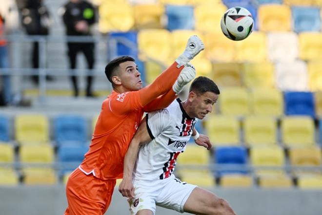 Brankár DAC Leandro Filipe (vľavo).