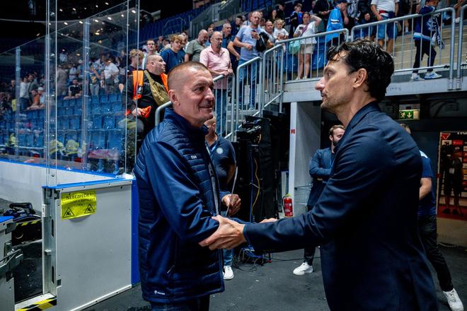 Richad Kapuš s trénerom Slovana Bratislava Bradom Tapperom.
