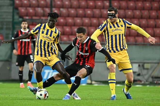 Keď Trnava v ostatných dvoch dueloch hostila v Niké lige DAC, zrodili sa remízy 1:1. V jednom prípade sa na tom gólovo podieľa útočník domácich Jakub Paur (v strede).