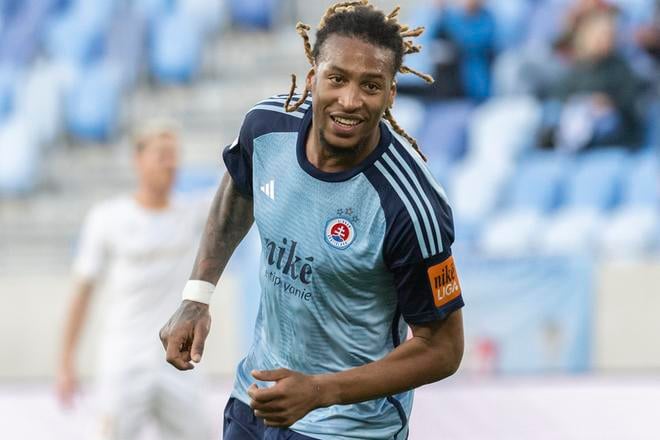 Gerson Rodrigues v drese Slovana Bratislava. Aj medzi belasými potvrdzoval povesť rebel a problémového futbalistu.