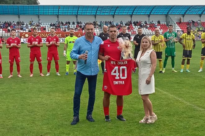 Gabriel Snitka pred úvodným hvizdom s darčekmi k okrúhlej štyridsiatke.