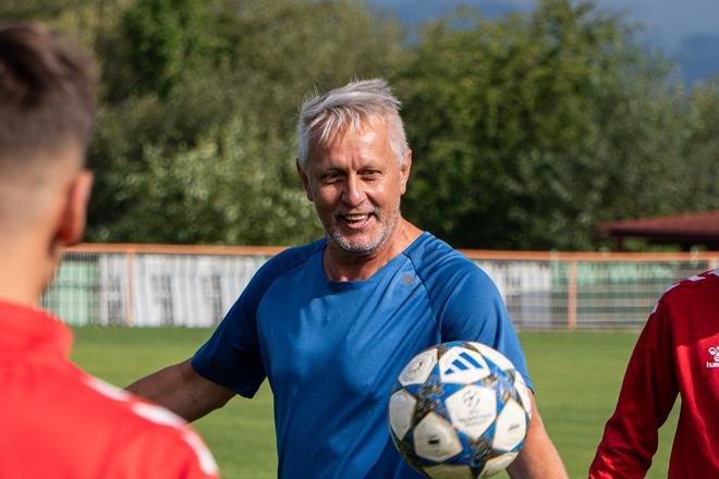 Počas prvého tréningu nechýbal na tvári Richarda Slezáka úsmev. Po prehre so žilinskou rezervou sa z nej stratil...