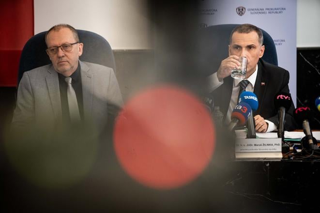 General Prosecutor Maroš Žilinka (r) a his deputy Jozef Kandera (l)