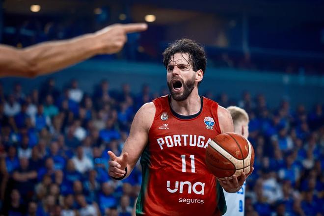 Portugalský kapitán Miguel Queiroz si so svojou partiou zahrá aj vo osemfinále Eurobasketu 2025.