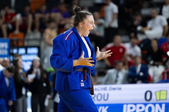 Natešená Nina Filkorová.
