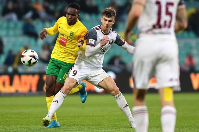 Daniel Smékal (v bielom drese) by mal byť na odchode z Podbrezovej do Česka.