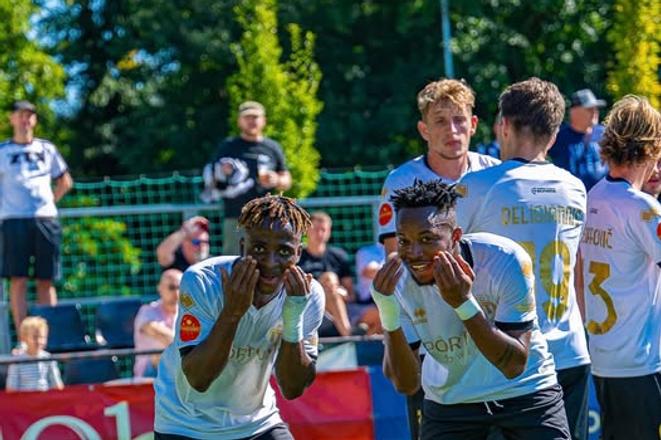 O zisku dôležitých troch bodov pre Petržalku rozhodol Frank Appiah (vľavo).
