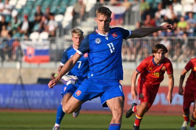 Adam Griger a jeho pokutový kop, ktorým poslal Slovensko do vedenia 1:0.