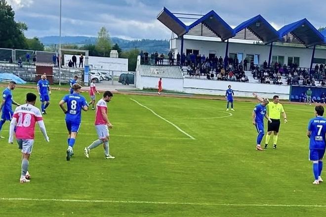 Momentka z kysuckého derby Čadca (v modrom) - Makov (4:2)
