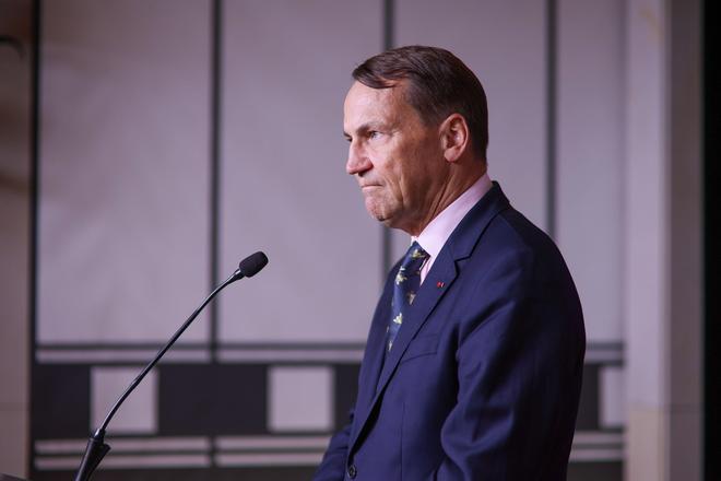 Poľsko odobralo pas bývalému ministrovi Ziobrovi, v Budapešti čaká na zatykač