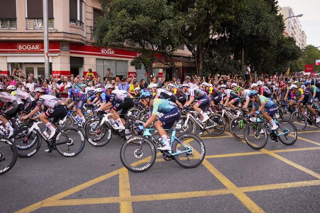 Momentka z cyklistických pretekov Vuelta.