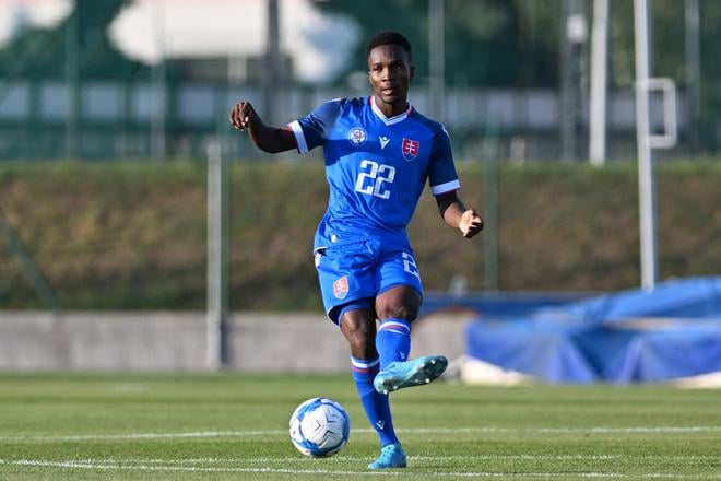 Defenzívny stredopoliar Samuel Gidi debutoval v domácom zápase proti Andorre.