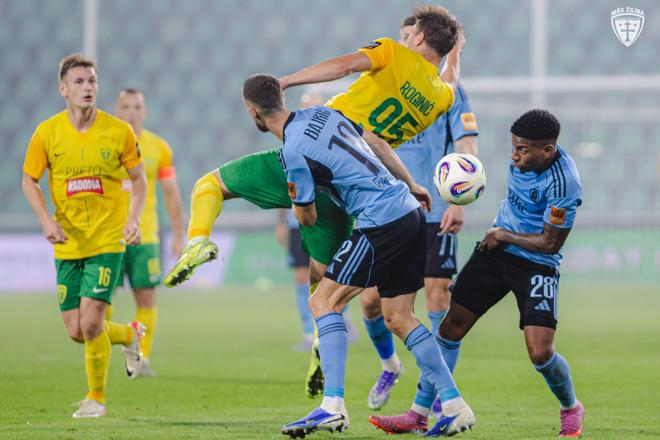 V zápase Žilina - Slovan sa body delili.