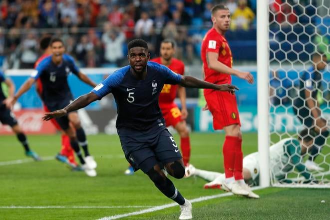 Samuel Samuel Umtiti (s číslom 5) definitívne končí kariéru.