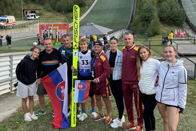 Slovenská výprava skokanov na lyžiach v rumunskom Rašnove.