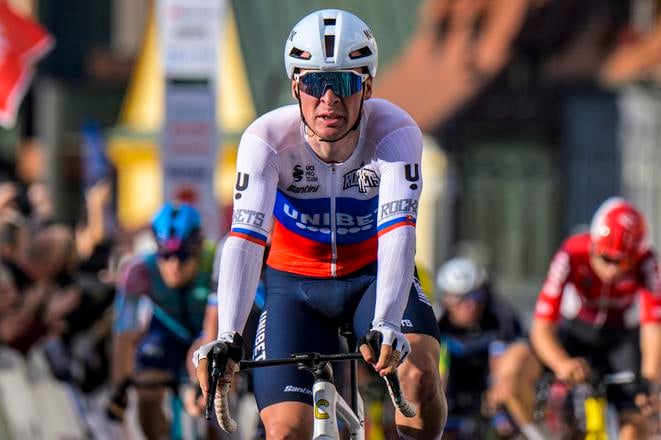 Slovenský cyklista Lukáš Kubiš z tímu Unibet Tietema Rockets obsadil druhé miesto v 1. etape 69. ročníka medzinárodných cyklistických pretekov Okolo Slovenska v Bardejove.