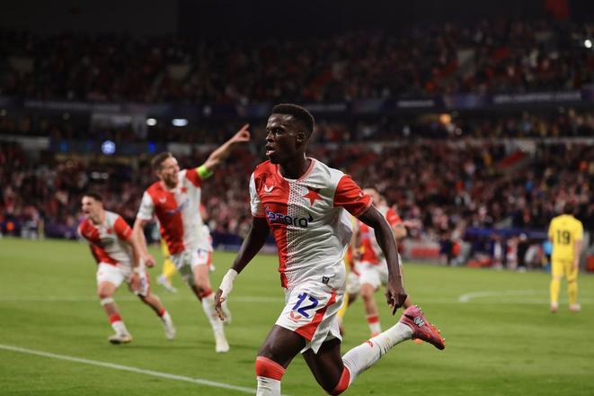 Youssoupha Mbodji strelil oba góly Slávie Praha.