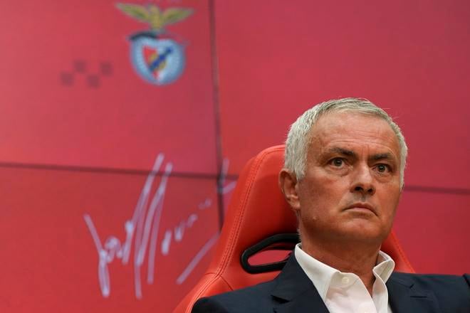 Benfica Lisabon predstavila Josého Mourinha ako hlavného trénera na tlačovej konferencii.