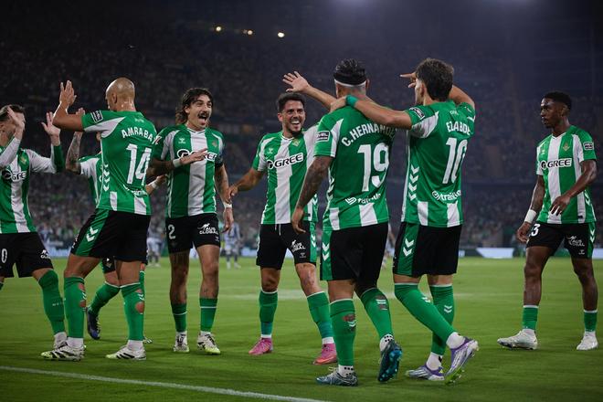 RAdosť futbalistov Realu Betis po triumfe nad San Sebatsianom.