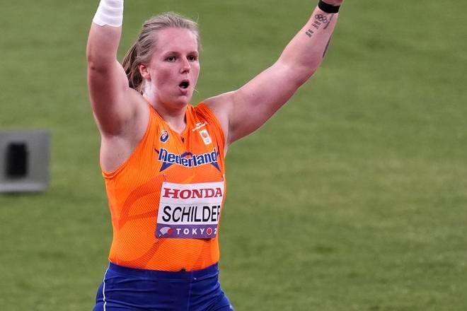 Holanďanka Jessica Schilderová sa teší vo finále guliarok na atletických MS v Tokiu.
