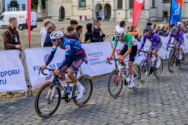 Na snímke cyklisti počas pretekov Okolo Slovenska.