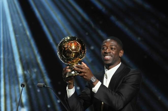 Francúzsky futbalista Ousmane Dembele z PSG získal Zlatú loptu počas 69. slávnostného odovzdávania cien Ballon d'Or (Zlatá lopta) v Paríži.