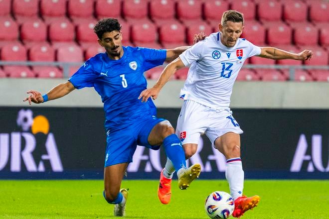 Patrik Hrošovský (vpravo) hral naposledy v drese Slovenska v júnovom prípravnom zápase s Izraelom.