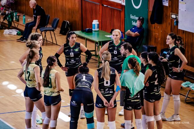 Volejbalistky VK Nové Mesto nad Váhom v novej extraligovej sezóne povedie srbský tréner Stefan Paunovič.