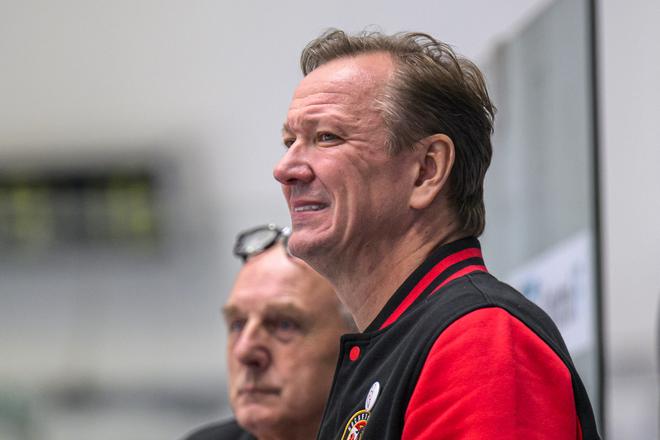 Na snímke hlavný tréner Prešova Peteris Skudra počas zápasu 6. kola hokejovej Tipsport ligy HC Prešov - HK 32 Liptovský Mikuláš.