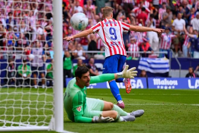 Alexander Sorloth oslavuje gól v sieti Realu Madrid.