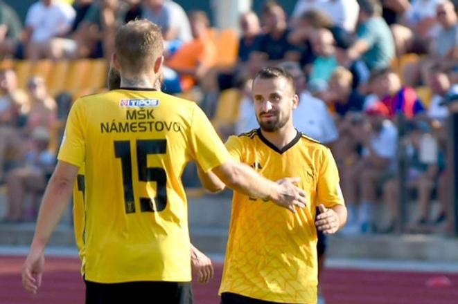 Námestovskí futbalisti si schuti zastrieľali proti Fiľakovu.