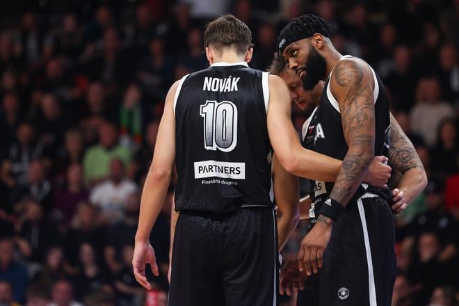 Porada hráčov BC Prievidza počas odvetného kvalifikačného zápasu Európskeho pohára FIBA medzi BC Prievidza - KK Cibona Záhreb..