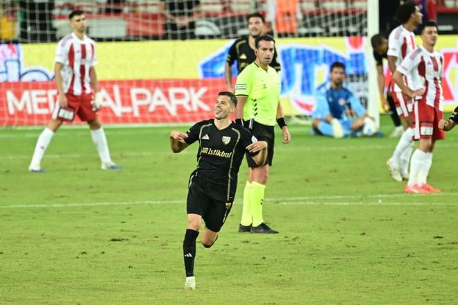 László Bénes sa takto radoval z vyrovnávajúceho gólu do siete Antalyasporu v 6. kole tureckej Süper Lig. 