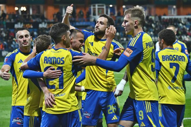 Michalovčania sa bavia futbalom.