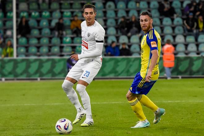 Michal Faško (s loptou) mal v zápase proti Košiciam priamy podiel na troch góloch.