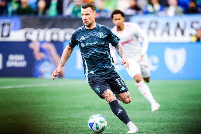 Albert Rusnák ml. v akcii v drese Seattle.