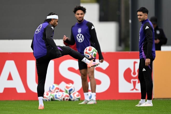 Nemeckí futbalisti sa pripravujú na zápas proti Luxembursku.