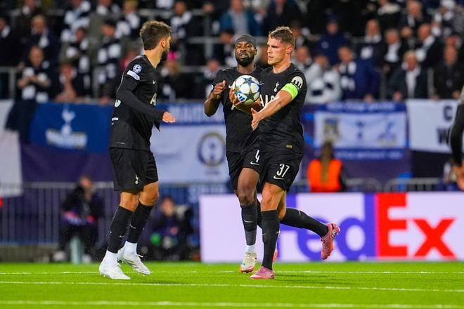 Hráči Tottenhamu Hotspur sa tešia z gólu.